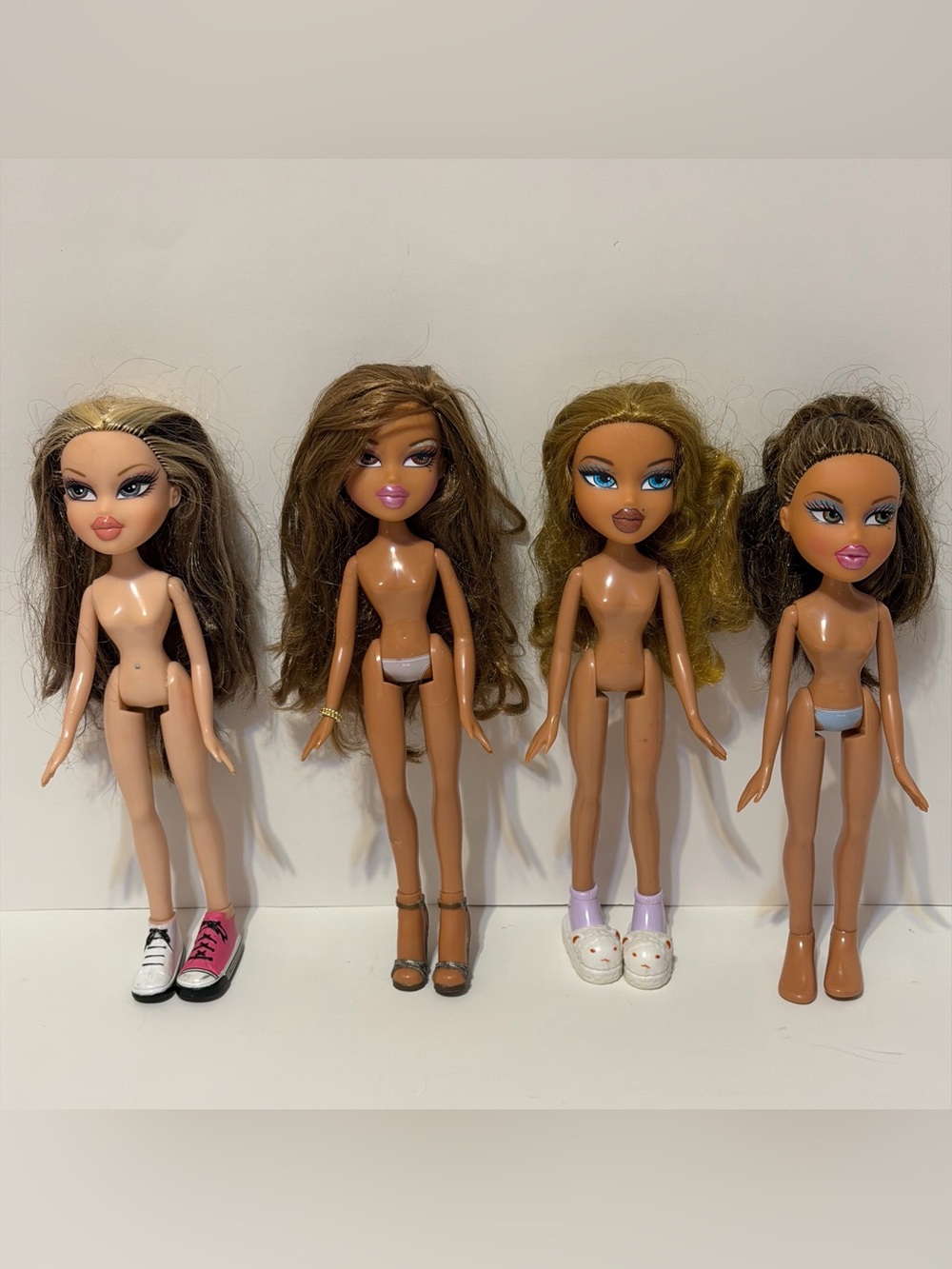 Lot of 4 Bratz dolls Cloe, Yasmin, Fianna vintage y2k
